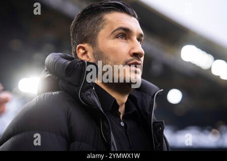 23.11.2024, signal Iduna Park, Dortmund, GER, 1. FBL, Borussia Dortmund vs SC Freiburg Im Bild : Nuri Sahin (chef-entraîneur/entraîneur, BV Borussia Dortmund) nach dem interview, nachdenklich, Gestik, Mimik, Emotionen Foto © nordphoto GmbH/Christian Schulze DFL réglementations interdisent toute utilisation de photographies comme séquences d'images et/ou quasi-vidéo Banque D'Images