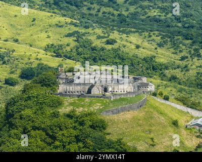 Vue aérienne de Brimstone Hill Fort forteresse militaire britannique avec chaponiers, bastions, canons à Saint-Kitts-et-Nevis Banque D'Images