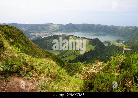 Vue imprenable sur le paysage de sete cidades à sao miguel, les acores Banque D'Images