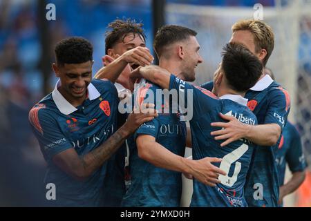 Paddington, Australie. 23 novembre 2024. L'équipe de Brisbane Roar célèbre un but lors du match de la cinquième ronde de la saison 2024-25 d'Isuzu UTE A-League entre Brisbane Roar FC et Adelaide United FC qui se tient au stade Allianz. Score final Adelaide United FC 3:2 Brisbane Roar FC. Crédit : SOPA images Limited/Alamy Live News Banque D'Images