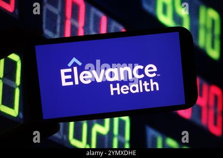 Dans cette illustration photo, le logo de la société Elevance Health est affiché sur l'écran d'un smartphone. Banque D'Images