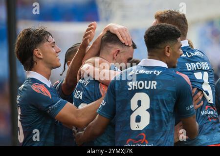 Paddington, Australie. 23 novembre 2024. L'équipe de Brisbane Roar célèbre un but lors du match de la cinquième ronde de la saison 2024-25 d'Isuzu UTE A-League entre Brisbane Roar FC et Adelaide United FC qui se tient au stade Allianz. Score final Adelaide United FC 3:2 Brisbane Roar FC. (Photo Luis Veniegra/SOPA images/SIPA USA) crédit : SIPA USA/Alamy Live News Banque D'Images