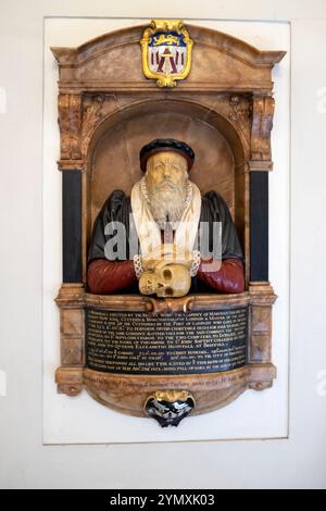 Statue commémorative du buste de l'homme britannique Robert Dow du 17e siècle à l'intérieur du bâtiment de l'église Aldgate de St Botolph dans l'est de Londres Angleterre Royaume-Uni KATHY DEWITT Banque D'Images