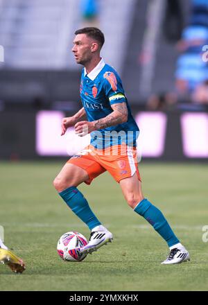 Paddington, Australie. 23 novembre 2024. James O'Shea de Brisbane Roar vu en action lors du match de la cinquième ronde de la saison 2024-25 d'Isuzu UTE A-League entre Brisbane Roar FC et Adelaide United FC tenu au stade Allianz. Score final Adelaide United FC 3:2 Brisbane Roar FC. (Photo Luis Veniegra/SOPA images/SIPA USA) crédit : SIPA USA/Alamy Live News Banque D'Images