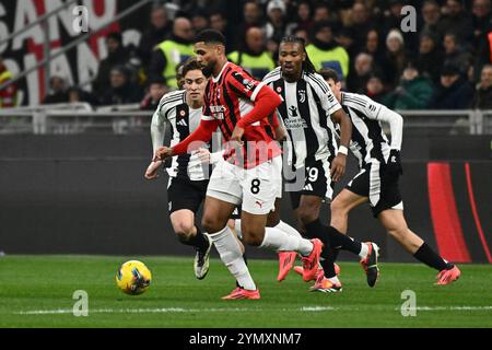 Ruben Loftus-Cheekof A.C. Milan et Khephren Thuram de Juventus FC en action lors de la 13e journée du Championnat de Serie A entre A.C. Milan et Juventus FC au stade San Siro le 21 octobre 2024 à Milan, Italie. Banque D'Images