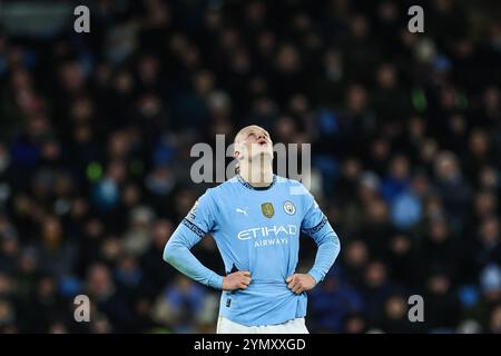 Erling Haaland de Manchester City regarde le ciel abattu après que son équipe ait pris 0-3 derrière lors du match de premier League Manchester City vs Tottenham Hotspur au stade Etihad, Manchester, Royaume-Uni, 23 novembre 2024 (photo de Mark Cosgrove/News images) Banque D'Images