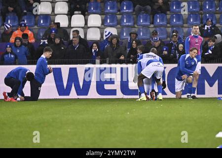 Genk, Belgique. 23 novembre 2024. Les joueurs de Genk photographiés avant un match de football entre le KRC Genk et le Sporting Charleroi, samedi 23 novembre 2024 à Genk, le jour 15 de la saison 2024-2025 de la première division du championnat belge 'Jupiler Pro League'. BELGA PHOTO JOHAN Eyckens crédit : Belga News Agency/Alamy Live News Banque D'Images