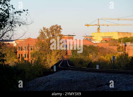 Columbus, Géorgie, États-Unis. 20 novembre 2024. Un pont ferroviaire sur la Norfolk Southern Line traverse la rivière Chattahoochee et la ligne de l'État de Géorgie jusqu'à Columbus, en Géorgie, le 20 novembre 2024. (Crédit image : © Scott Coleman/ZUMA Press Wire) USAGE ÉDITORIAL SEULEMENT! Non destiné à UN USAGE commercial ! Banque D'Images