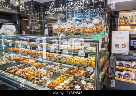 Naples Napoli Italie, centre historique Centro Storico, Piazza Dante Square, intérieur, vitrine en verre, Leopoldo Infante, pâtisseries dolci, sfogl Banque D'Images