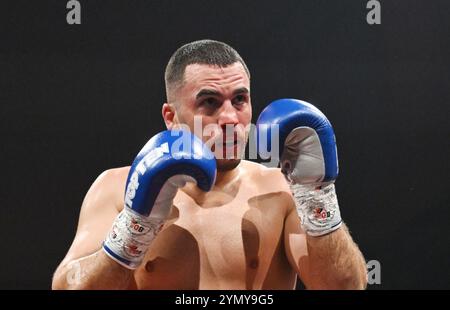 Heidelberg, Allemagne. 23 novembre 2024. Boxe : Cruiserweight. Basar d'Allemagne contre Diaz du Venezuela. Yasin Basar en action. Crédit : Marijan Murat/dpa/Alamy Live News Banque D'Images