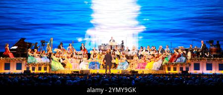 Hallenstadion Zuerich. 22 novembre 2024. Zurich, Suisse - 22 novembre 2024 : André Rieu se produit avec son Orchestre Johann Strauss au Hallenstadion Zuerich. Concert, Konzert, musique, musique, Mandoga Media Allemagne crédit : dpa/Alamy Live News Banque D'Images