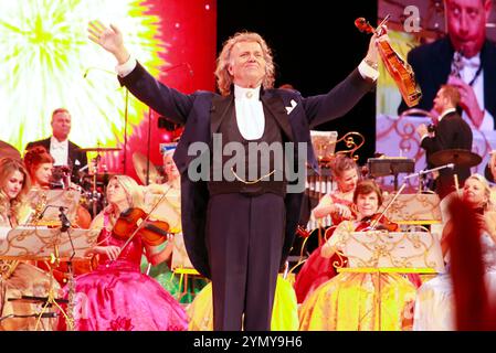 Hallenstadion Zuerich. 22 novembre 2024. Zurich, Suisse - 22 novembre 2024 : André Rieu se produit avec son Orchestre Johann Strauss au Hallenstadion Zuerich. Concert, Konzert, musique, musique, Mandoga Media Allemagne crédit : dpa/Alamy Live News Banque D'Images