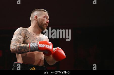 Heidelberg, Allemagne. 23 novembre 2024. Boxe, poids lourd léger : Ülküseven d'Allemagne contre Ameri d'Allemagne. Dominik Ameri en action. Crédit : Marijan Murat/dpa/Alamy Live News Banque D'Images