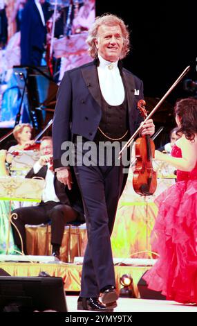 Hallenstadion Zuerich. 22 novembre 2024. Zurich, Suisse - 22 novembre 2024 : André Rieu se produit avec son Orchestre Johann Strauss au Hallenstadion Zuerich. Concert, Konzert, musique, musique, Mandoga Media Allemagne crédit : dpa/Alamy Live News Banque D'Images