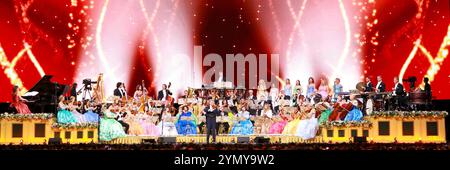 Hallenstadion Zuerich. 22 novembre 2024. Zurich, Suisse - 22 novembre 2024 : André Rieu se produit avec son Orchestre Johann Strauss au Hallenstadion Zuerich. Concert, Konzert, musique, musique, Mandoga Media Allemagne crédit : dpa/Alamy Live News Banque D'Images