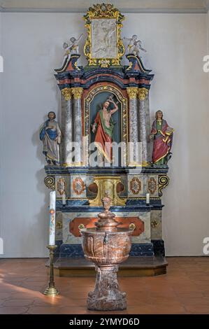 Autel latéral avec fonts baptismaux et Saint-Sébastien, ancienne collégiale de Saint-Pierre, église paroissiale catholique romaine, lac forestier de Bad, haute-Souabe, Banque D'Images