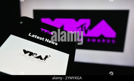 Stuttgart, Allemagne, 03-19-03 2024 : smartphone avec le site de l'émission de prix MTV Video Music Awards (VMA) devant le logo. Concentrez-vous sur le coin supérieur gauche de l'écran téléphonique Banque D'Images