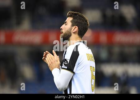 Genk, Belgique. 23 novembre 2024. Vetle Dragsnes de Charleroi accueille le public après un match de football entre le KRC Genk et le Sporting Charleroi, samedi 23 novembre 2024 à Genk, le jour 15 de la saison 2024-2025 de la première division du championnat belge 'Jupiler Pro League'. BELGA PHOTO JILL DELSAUX crédit : Belga News Agency/Alamy Live News Banque D'Images