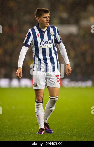 Birmingham, Angleterre - 23 novembre 2024 : Tom Fellows revient à sa position lors du match de championnat EFL entre West Bromwich Albion et Norwich City Banque D'Images