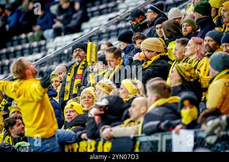 Skien, Norvège, 23 novembre 2024. Les supporters de Bodø Glimt dans le match Eliteserien entre ODD et Bodø/Glimt au Skagerak Arena. Crédit : Frode Arnesen/Alamy Live News Banque D'Images