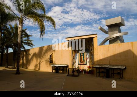 La cathédrale notre-Dame des Anges offre une messe en 47 langues et abrite une grande partie de la population catholique latino-américaine de LOS ANGELES. Banque D'Images