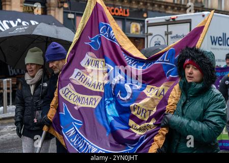 Glasgow, Écosse, Royaume-Uni. 23 novembre 2024. STOP the War Coalition manifestation nationale à Glasgow co-organisée avec le Scottish Trades Union Congress (STUC) et le Scottish CND et soutenue par PCS Scotland RMT Scotland Educational Institute of Scotland UCU - University and College Union Fire Brigades Union Scotland pour exiger « la fin de toutes les ventes d'armes à Israël ». Crédit R. Nouvelles en direct de Gass /Alamy Banque D'Images