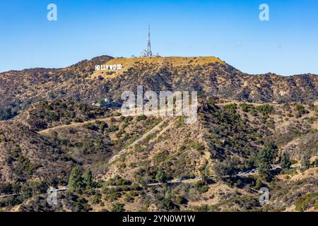 Los Angeles Californie États-Unis - 16 novembre 2024 : le panneau Hollywood vu de la colline de Griffith Park Banque D'Images