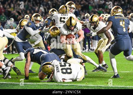 Bronx, New York, États-Unis. 23 novembre 2024. BRYSON DAILY 13 QB DE L'ARMÉE BLACK KNIGHTS pendant Army Black Knight (18) à notre Dame Fighting Irish (6) dans la série Shamrock au Yankee Stadium Bronx NY (crédit image : © James Patrick Cooper/ZUMA Press Wire) USAGE ÉDITORIAL SEULEMENT! Non destiné à UN USAGE commercial ! Banque D'Images