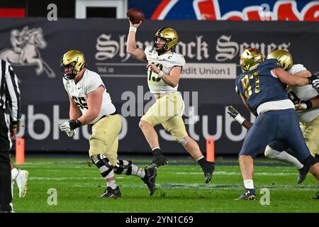 Bronx, New York, États-Unis. 23 novembre 2024. BRYSON DAILY 13 QB DE L'ARMÉE BLACK KNIGHTS pendant Army Black Knight (18) à notre Dame Fighting Irish (6) dans la série Shamrock au Yankee Stadium Bronx NY (crédit image : © James Patrick Cooper/ZUMA Press Wire) USAGE ÉDITORIAL SEULEMENT! Non destiné à UN USAGE commercial ! Banque D'Images