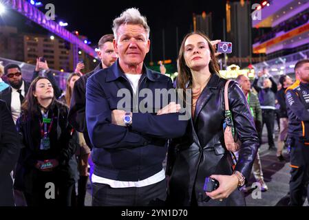 Las Vegas, États-Unis. 23 novembre 2024. Gordon Ramsey (GBR) Chef de célébrité avec sa fille Holly Ramsey (GBR) sur la grille. 23.11.2024. Formula 1 World Championship, Rd 22, Las Vegas Grand Prix, Las Vegas, Nevada, USA, Race Day. Le crédit photo devrait se lire : XPB/Alamy Live News. Banque D'Images