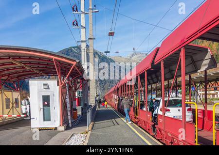 Mallnitz : train navette dans le tunnel ferroviaire du Tauern, Autoschleuse Tauernbahn (Tauernschleuse, ASTB), gare Mallnitz dans le parc national Hohe Tauern, K Banque D'Images