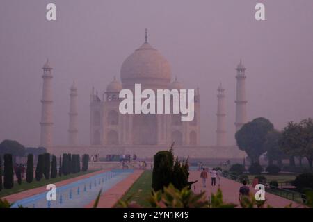 Aube au Taj Mahal Banque D'Images