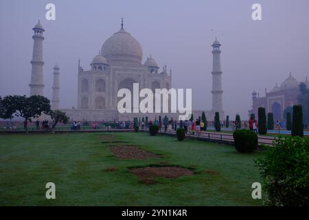 Aube au Taj Mahal Banque D'Images