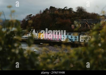 Maisons colorées à Portree, île de Skye Banque D'Images