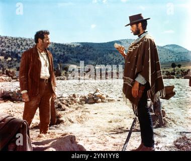 ELI WALLACH et CLINT EASTWOOD dans LE BON, LE MAUVAIS ET LE LAID / il BUONO, il BRUTTO, il CATTIVO 1966 réalisateur SERGIO LEONE Story Luciano Vincenzoni et Sergio Leone Music Ennio Morricone production / costumes Carlo Simi Producteur Alberto Grimaldi Italie - Espagne - Allemagne de l'Ouest - USA coproduction Produzioni Europee Associate (PEA) / United Artists Banque D'Images