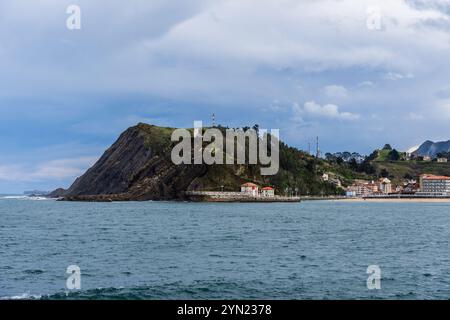 Vue panoramique sur la charmante ville de Ribadesella dans les Asturies, Espagne Banque D'Images