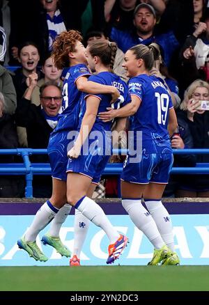 Guro Reiten de Chelsea célèbre avoir marqué le premier but de son équipe lors du match de Super League féminine des Barclays à Kingsmeadow, Londres. Date de la photo : dimanche 24 novembre 2024. Banque D'Images