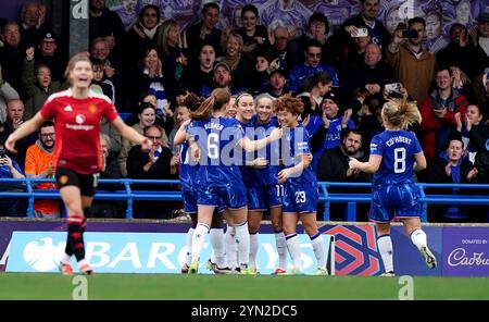 Guro Reiten de Chelsea célèbre avoir marqué le premier but de son équipe lors du match de Super League féminine des Barclays à Kingsmeadow, Londres. Date de la photo : dimanche 24 novembre 2024. Banque D'Images