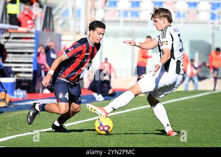 David Puczka et Jonathan Silva lors du FC Crotone vs Juventus Next Gen, match de football italien Serie C à Crotone, Italie, le 24 novembre 2024 Banque D'Images