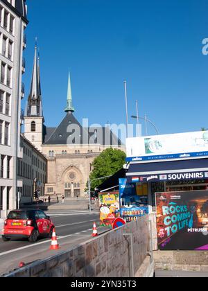 Vue de la cathédrale notre-Dame, Luxembourg (Cathédrale notre-Dame, Cathédrale notre-Dame) depuis le boulevard Franklin Delano Roosevelt Banque D'Images