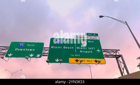 Panneaux directionnels de Miami Beach et de l'aéroport international de Miami sur l'autoroute Banque D'Images