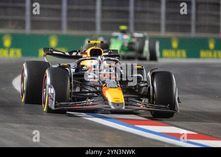 23 novembre 2024 ; Las Vegas, Nevada, États-Unis. Grand Prix de F1 de Las Vegas ; course Day ; Sergio Perez (11 ans) du Mexique et l'équipe Oracle Red Bull Racing Drives Banque D'Images