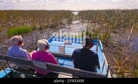 Promenade en hydroglisseur à travers les marais et les prairies de Floride - ORLANDO, ÉTATS-UNIS - 31 OCTOBRE 2024 Banque D'Images