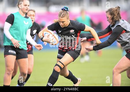 Londres, Angleterre, le 24 novembre 2024. Londres, Royaume-Uni. 24 novembre 2024. Saracens Women lors de l'échauffement avant le premier match de rugby féminin entre Saracens Women et Harlequins Women au StoneX Stadium, Londres, Angleterre le 24 novembre 2024. Photo de Phil Hutchinson. Utilisation éditoriale uniquement, licence requise pour une utilisation commerciale. Aucune utilisation dans les Paris, les jeux ou les publications d'un club/ligue/joueur. Crédit : UK Sports pics Ltd/Alamy Live News Banque D'Images