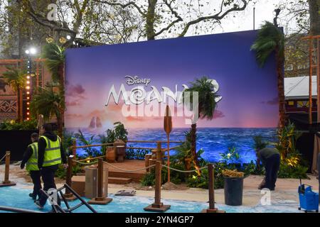 Londres, Royaume-Uni. 24 novembre 2024. Préparatifs pour la première du film d'animation Moana 2 de Disney devant Cineworld à Leicester Square. Crédit : Vuk Valcic/Alamy Live News Banque D'Images