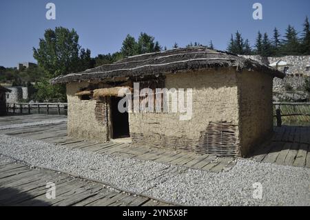 Musée sur l'eau sur le lac Ohrid, Macédoine. Bay of the Bones, reconstruction de la colonie d'habitation à pile, datant de 1200 à 700 av. J.-C. Banque D'Images