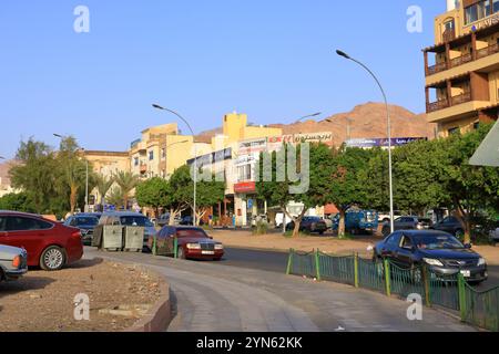 Aqaba en Jordanie - 17 mai 2024 : vue sur la rue d'Aqaba le jour Banque D'Images