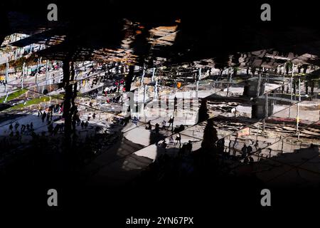 Reflets déformés, Barcelone, Espagne. Banque D'Images