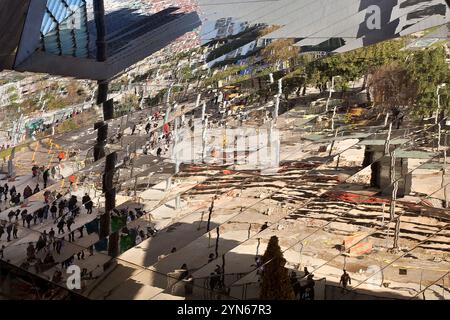 Reflets déformés, Barcelone, Espagne. Banque D'Images