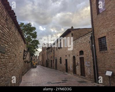 Via Giovanni Boccaccio dans la petite ville Certaldo en Toscane, Italie, Europe Banque D'Images